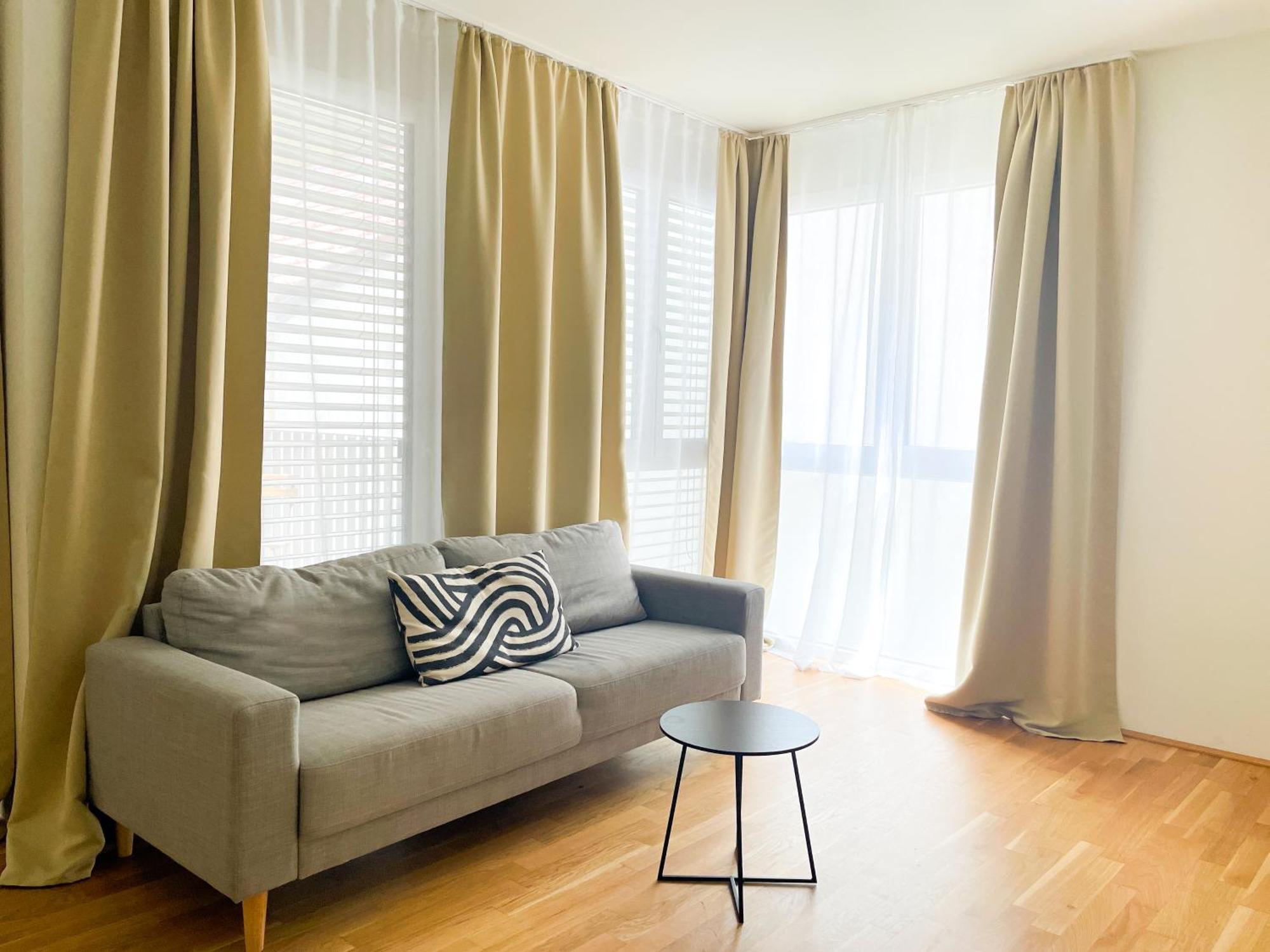 Whats-App Self-Check-In - 1Br Apartment, Near Airport,15 Min To Center Vienna Room photo