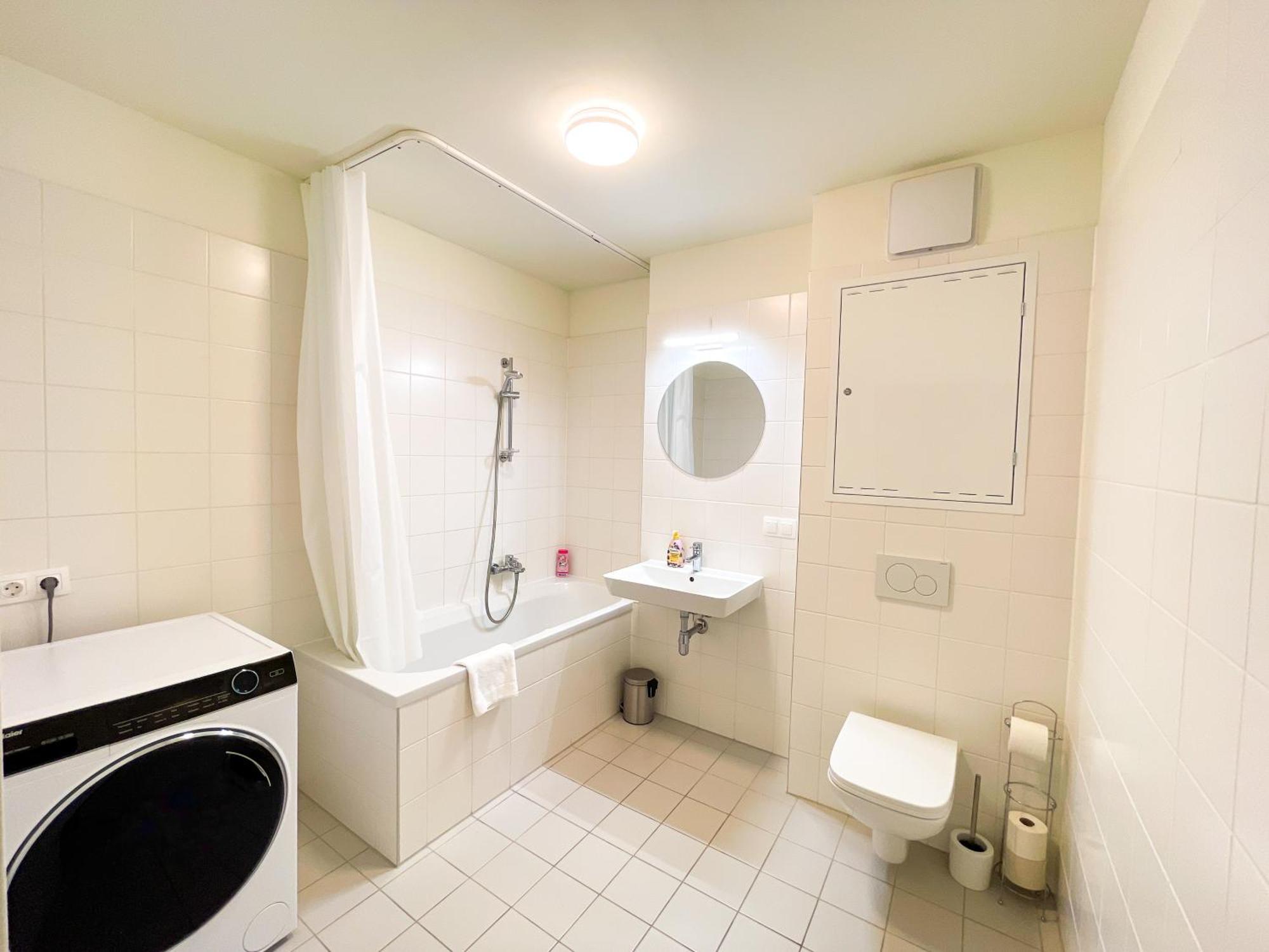 Whats-App Self-Check-In - 1Br Apartment, Near Airport,15 Min To Center Vienna Room photo