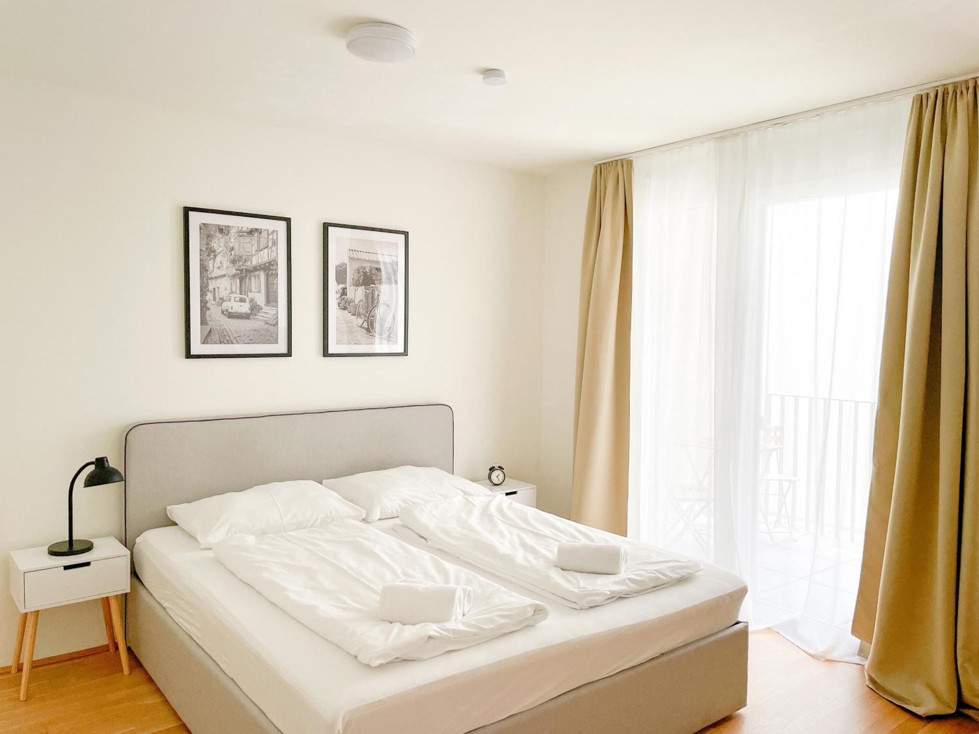 Whats-App Self-Check-In - 1Br Apartment, Near Airport,15 Min To Center Vienna Room photo
